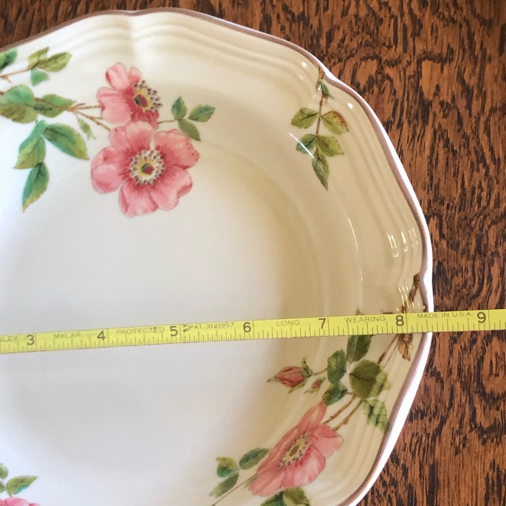 Estate. Mikasa Heritage Pink and White Dinnerware Floral Design - Picture 13 of 14